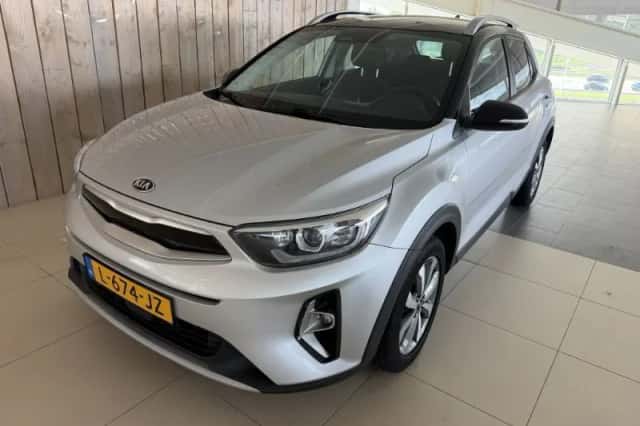 Kia Stonic (2021) thumbnail 1
