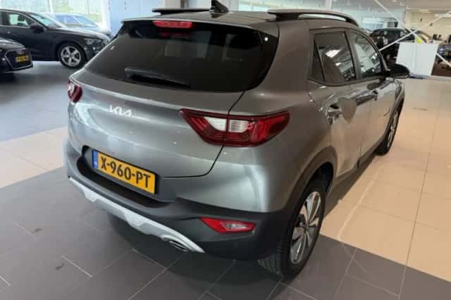 Kia Stonic (2024) thumbnail 3