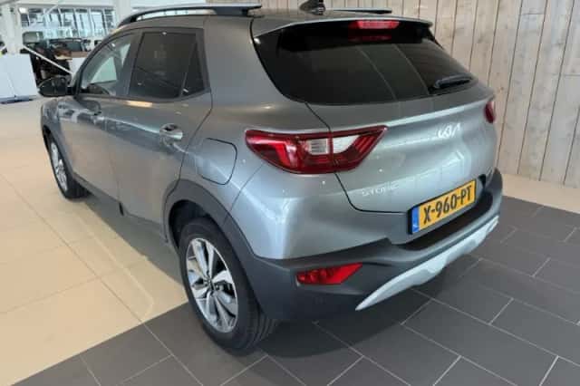 Kia Stonic (2024) thumbnail 4