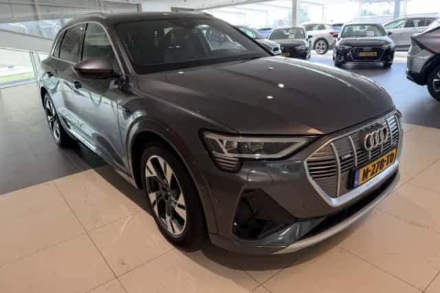 Audi e-tron (2021) thumbnail 2