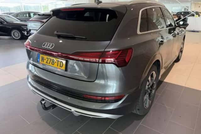 Audi e-tron (2021) thumbnail 5