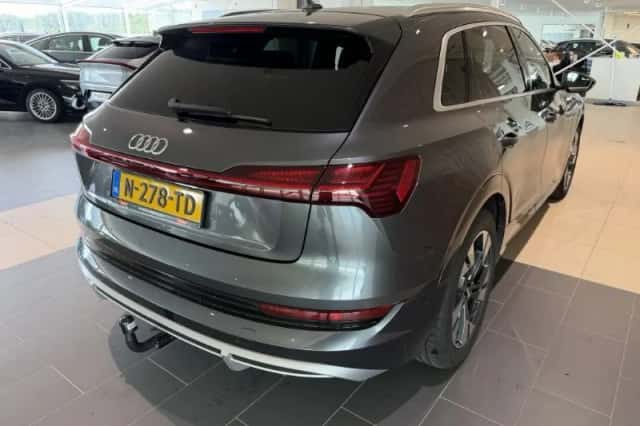Audi e-tron (2021) thumbnail 6
