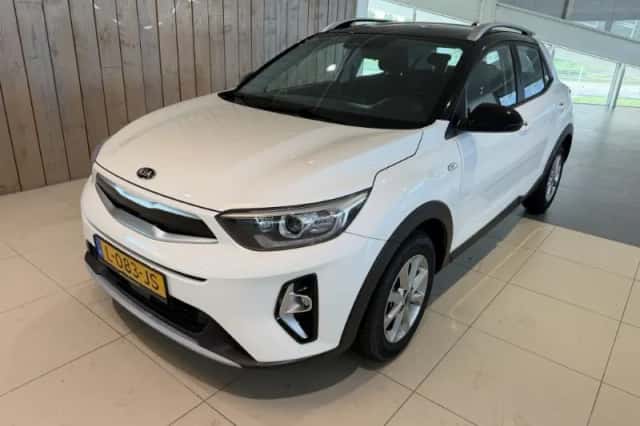 Kia Stonic (2021) thumbnail 1