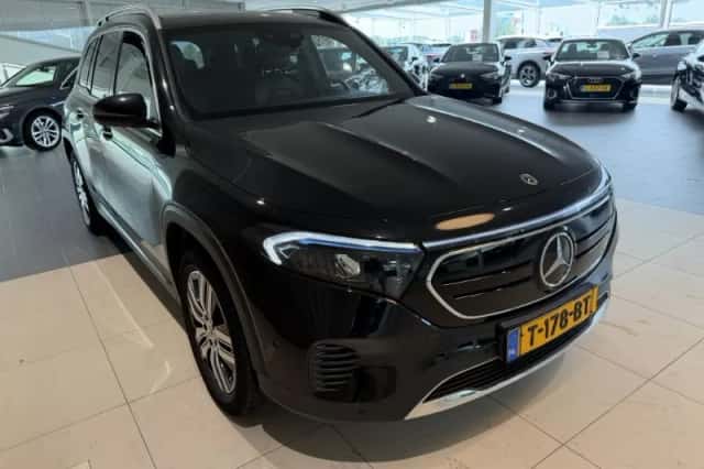 Mercedes-Benz EQB (2023) thumbnail 2