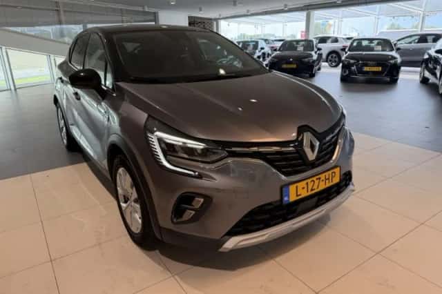Renault Captur (2021) thumbnail 2