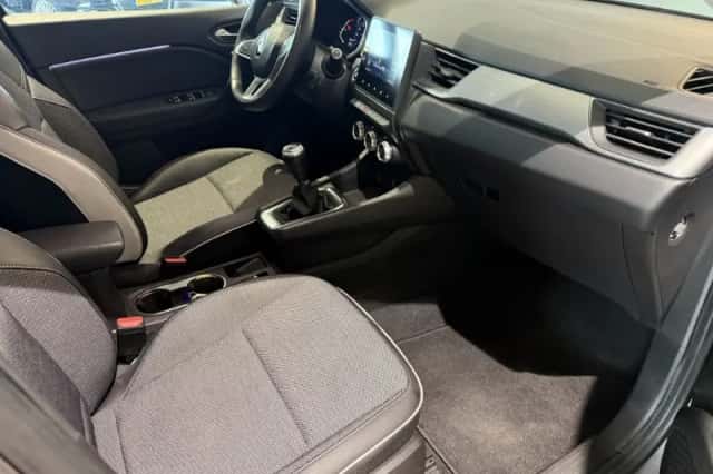 Renault Captur (2021) thumbnail 3