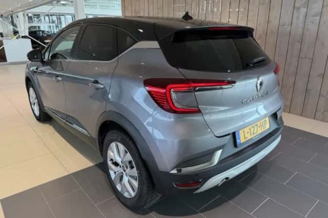 Renault Captur (2021) thumbnail 5