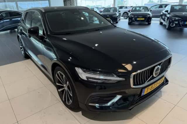 Volvo V60 (2023) thumbnail 2