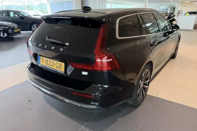 Volvo V60 (2023) thumbnail 4