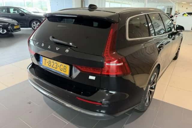 Volvo V60 (2023) thumbnail 5