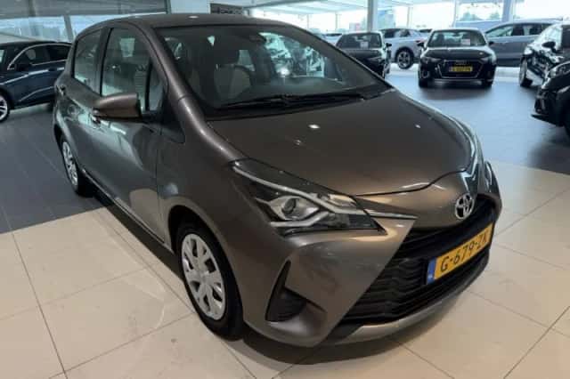Toyota Yaris (2019) thumbnail 2