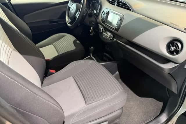 Toyota Yaris (2019) thumbnail 3