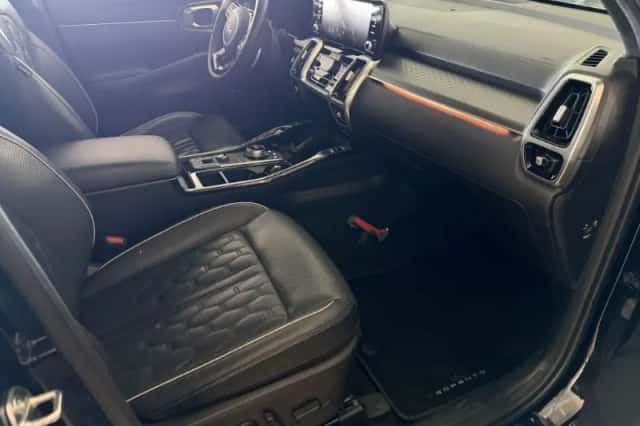 Kia Sorento (2023) thumbnail 3