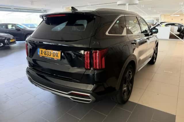 Kia Sorento (2023) thumbnail 4
