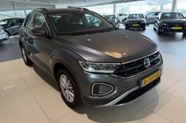 Volkswagen T-Roc (2022) thumbnail 2