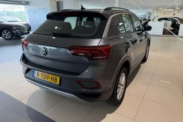 Volkswagen T-Roc (2022) thumbnail 4