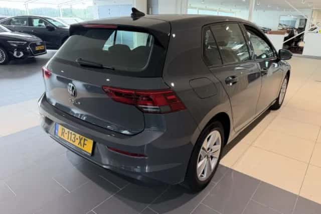 Volkswagen Golf (2022) thumbnail 4