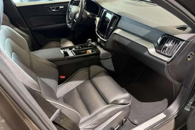 Volvo S60 (2022) thumbnail 3