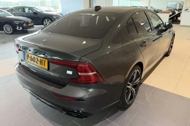 Volvo S60 (2022) thumbnail 4