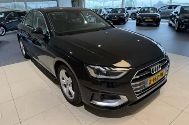 Audi A4 (2023) thumbnail 2