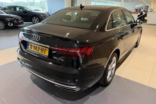 Audi A4 (2023) thumbnail 3