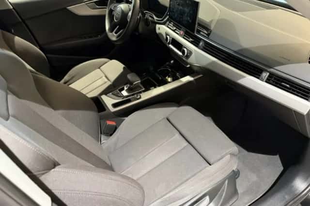Audi A4 (2023) thumbnail 5