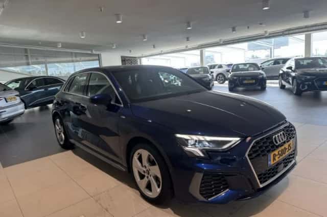 Audi A3 (2022) thumbnail 2
