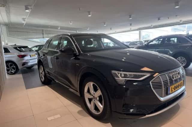 Audi e-tron (2021) thumbnail 3
