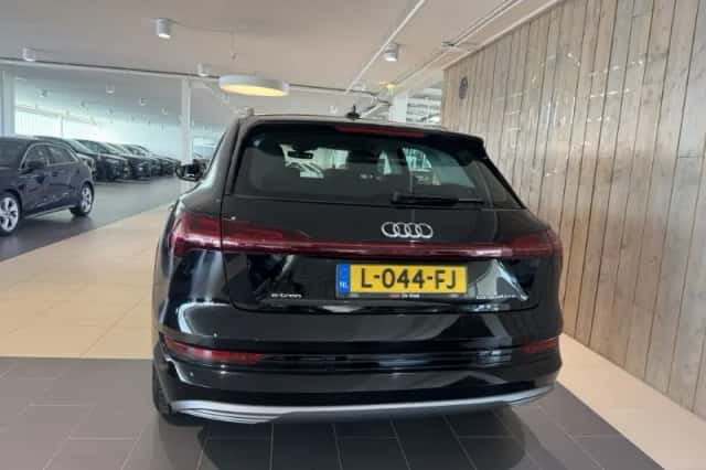 Audi e-tron (2021) thumbnail 4