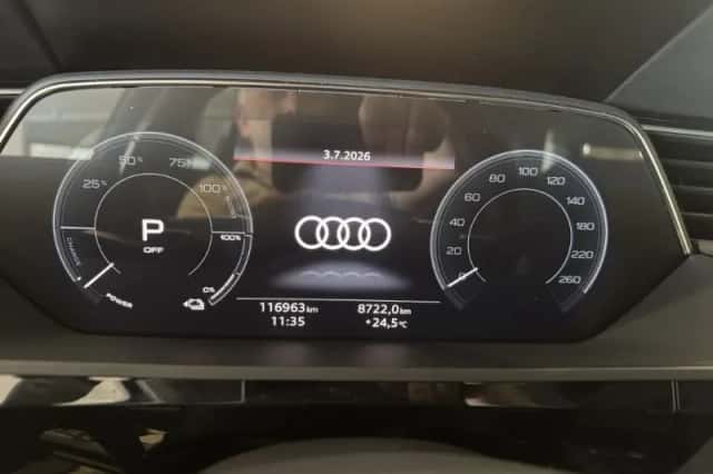 Audi e-tron (2021) thumbnail 5
