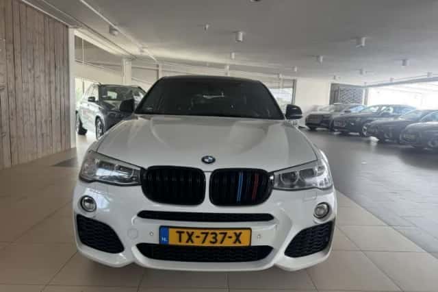 BMW X4 (2015) thumbnail 2