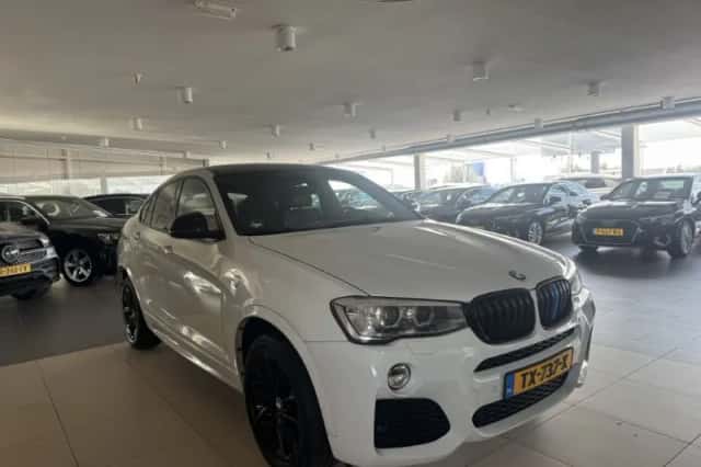 BMW X4 (2015) thumbnail 3