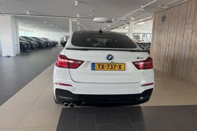 BMW X4 (2015) thumbnail 4