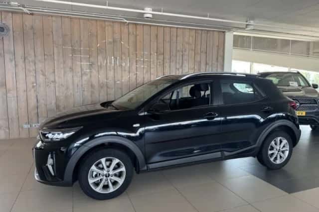 Kia Stonic (2023) thumbnail 1