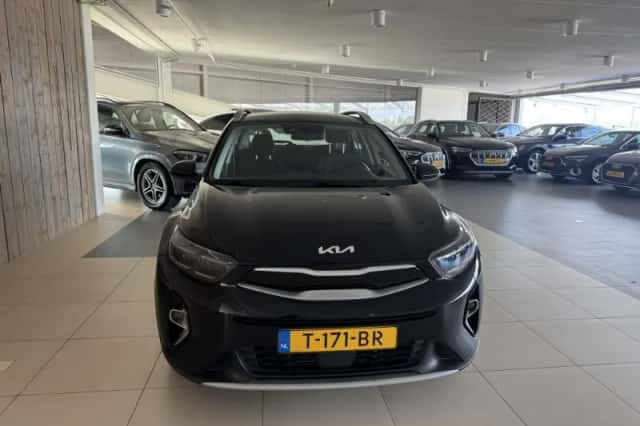 Kia Stonic (2023) thumbnail 2