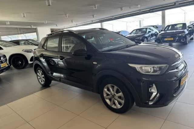 Kia Stonic (2022) thumbnail 3
