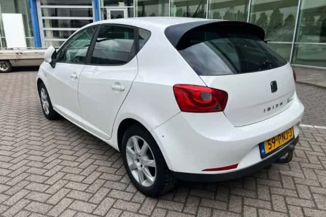 SEAT Ibiza (2011) thumbnail 3