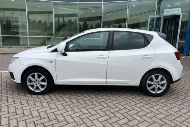 SEAT Ibiza (2011) thumbnail 4