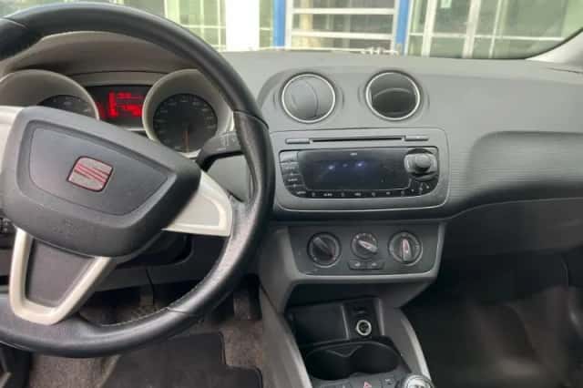 SEAT Ibiza (2011) thumbnail 5