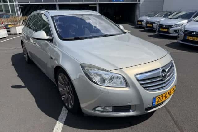 Opel Insignia (2010) thumbnail 2