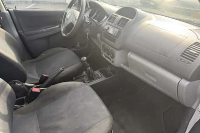 Suzuki Ignis (2004) thumbnail 3