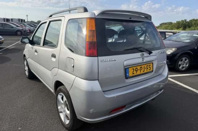 Suzuki Ignis (2004) thumbnail 5
