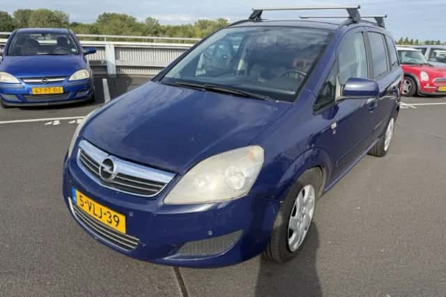 Opel Zafira (2011) thumbnail 1