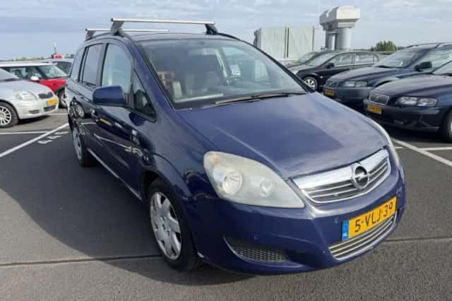 Opel Zafira (2011) thumbnail 2