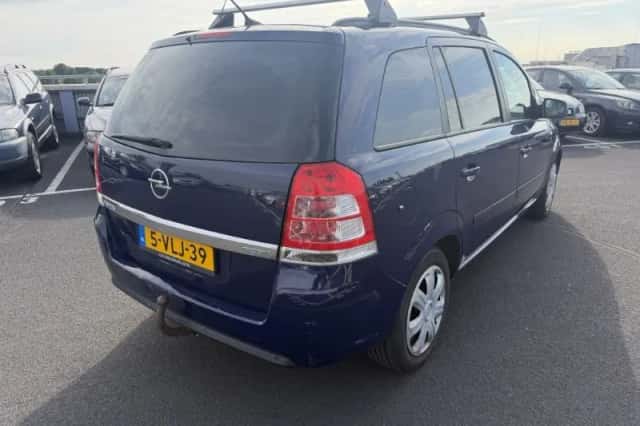 Opel Zafira (2011) thumbnail 3