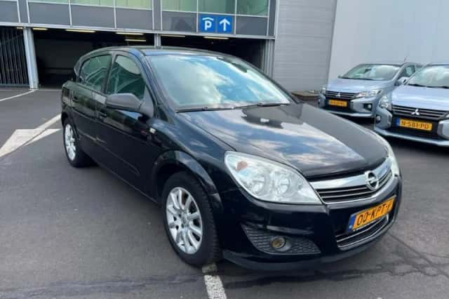 Opel Astra (2010) thumbnail 2