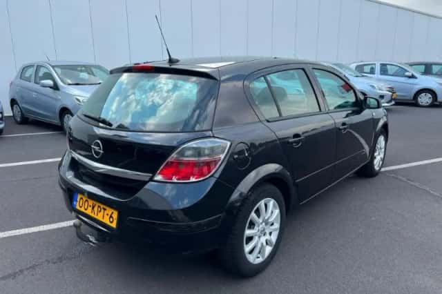 Opel Astra (2010) thumbnail 6