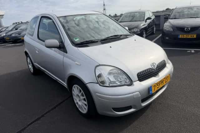 Toyota Yaris (2004) thumbnail 2