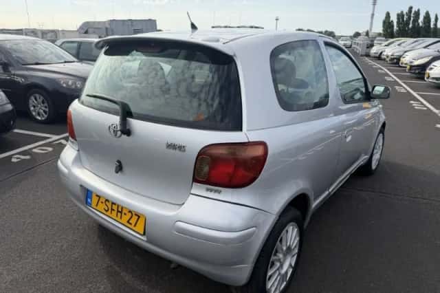 Toyota Yaris (2004) thumbnail 3