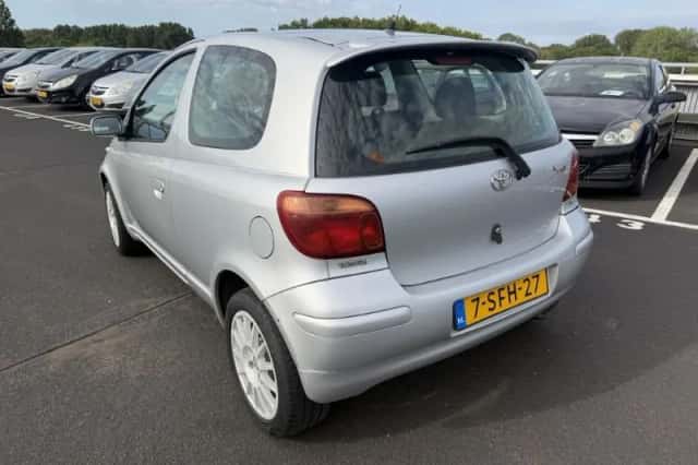 Toyota Yaris (2004) thumbnail 4